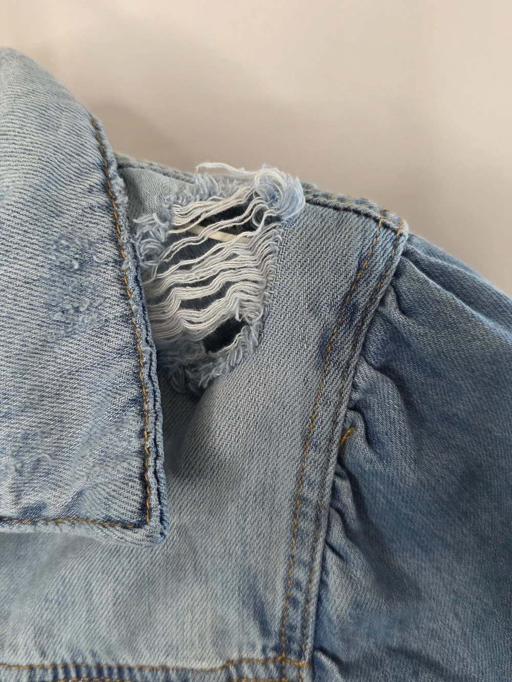 KanCan Los Angeles Distressed Puff Sleeve Denim Jacket Light Wash Medium